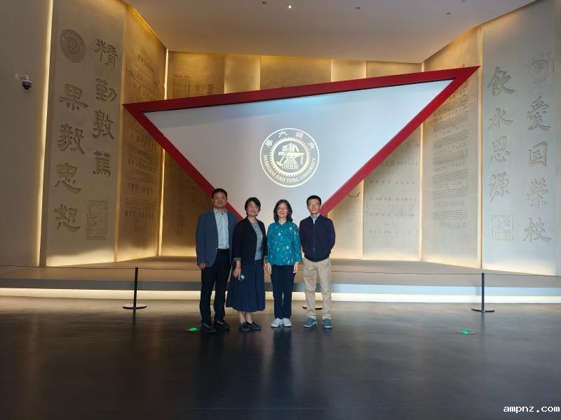 20251024_113809_812.jpg 3 参观校史博物馆.jpg