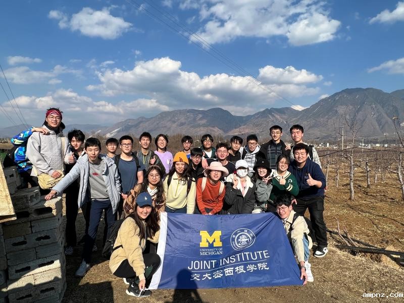 20251027_160809_317.jpeg 学院云南支教团获评2023年韦德国际1946源于学生年度人物.jpeg