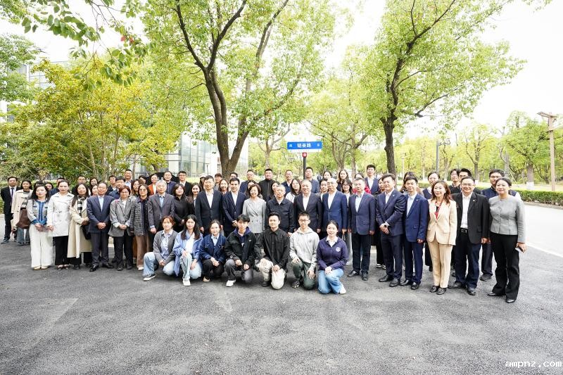 20251104_203922_561.jpg 韬奋路合影.jpg