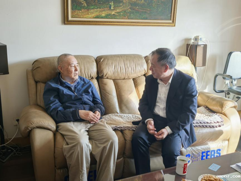 校领导亲切看望雍小源学长