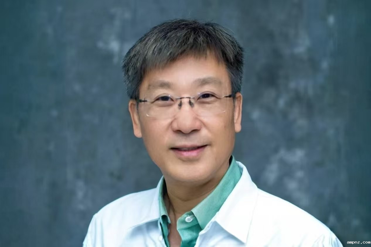 苏冰：躬耕教坛，做教书育人的提灯人